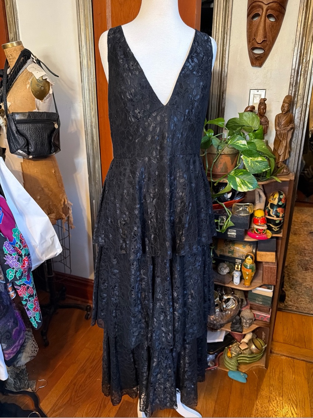DB Studio Women’s Black Floral Lace V-Neck Tiered Lined Sleeveless Dress Size 12
